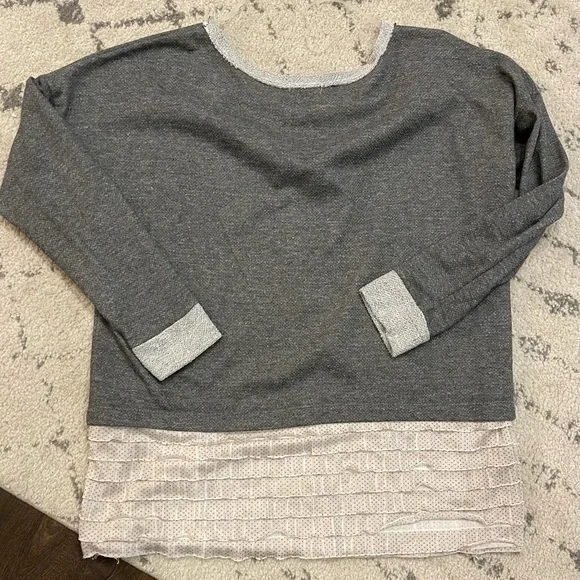 Boutique Lightweight Grey Sweatshirt with Ruffle Tiered Polka Dot Hem Medium - Picture 3 of 3